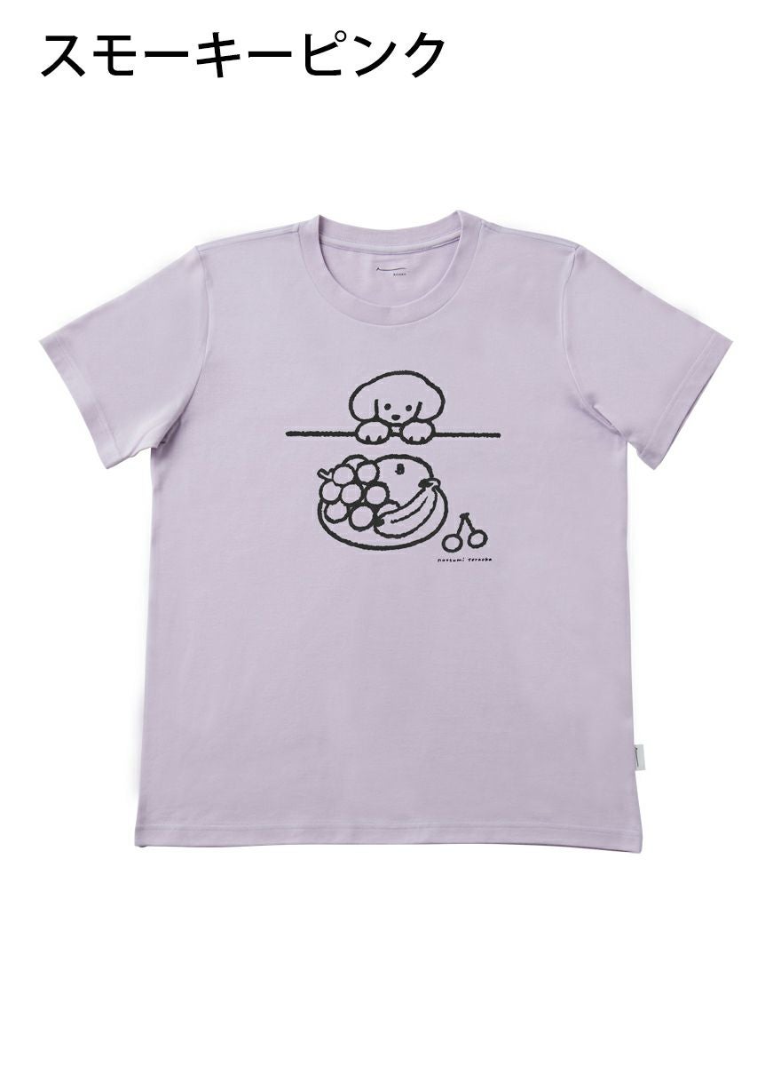 レディースＴシャツ フルーツを見つめる犬モノトーン