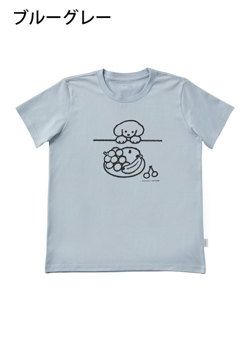 レディースＴシャツ フルーツを見つめる犬モノトーン