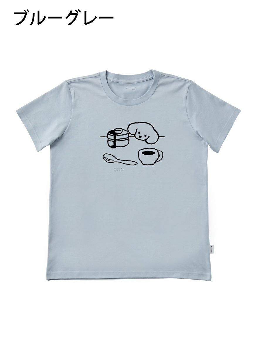 レディースＴシャツ ケーキを見つめる犬モノトーン