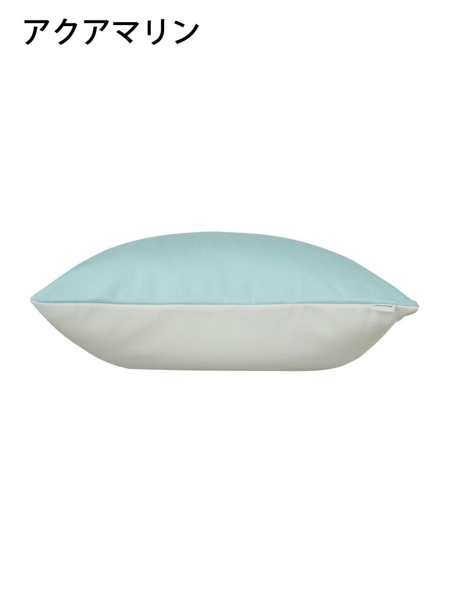 クッションカバー お花を見つめる犬