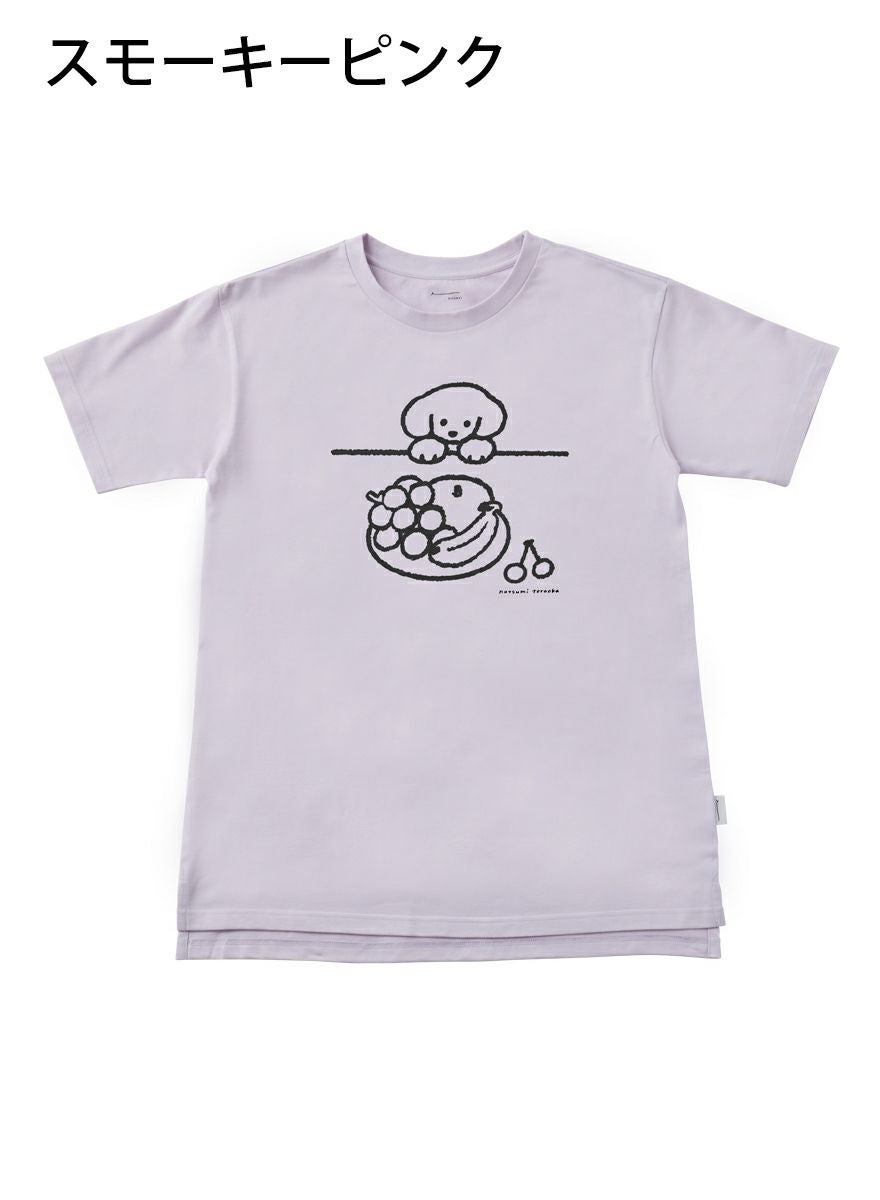 レディースチュニックTシャツ フルーツを見つめる犬モノトーン