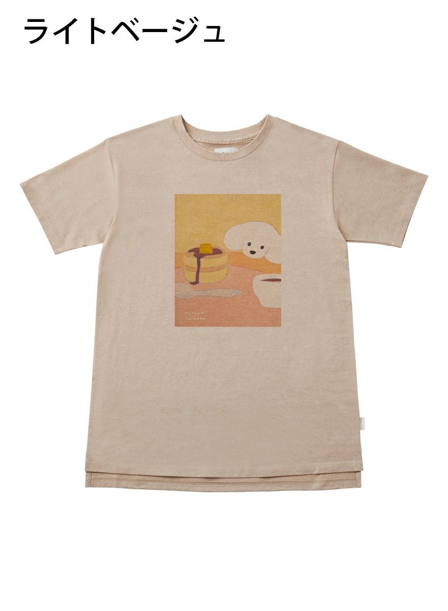 レディースチュニックTシャツ ケーキを見つめる犬