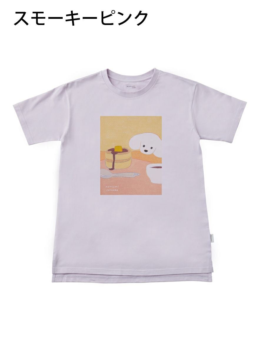 レディースチュニックTシャツ ケーキを見つめる犬