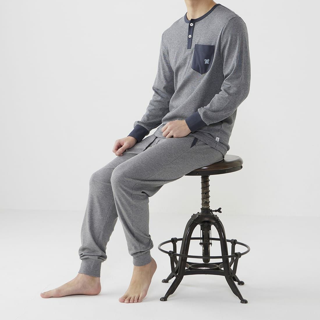 タケオキクチ　長袖ヘンリーネックシャツ