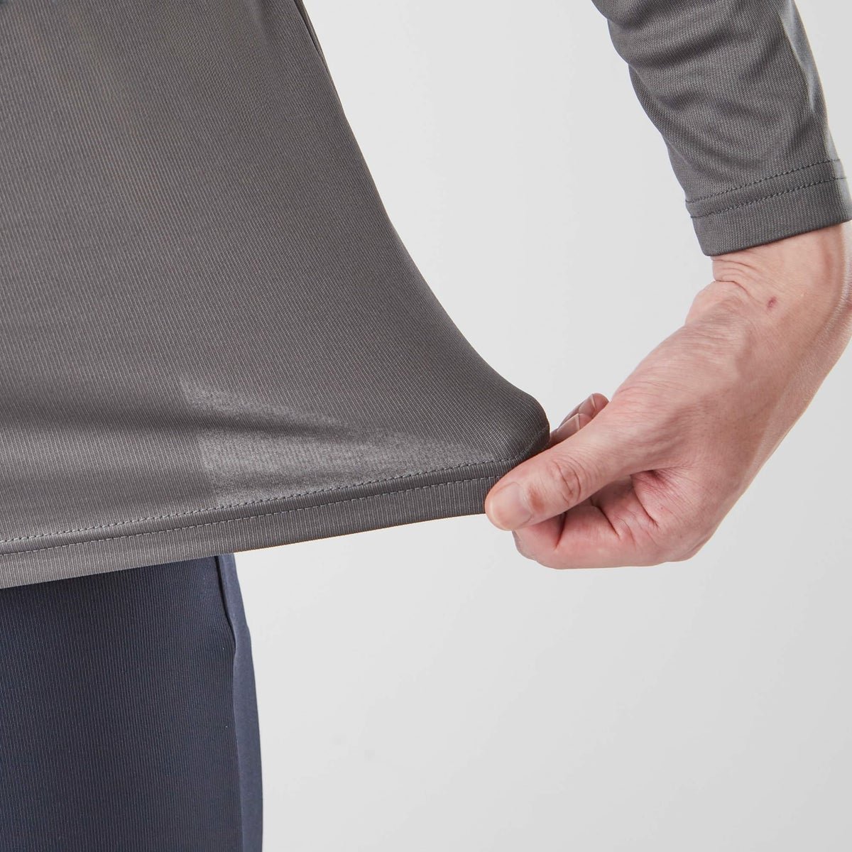 まるで着るカイロのような肌着 裏起毛 長袖V首シャツ