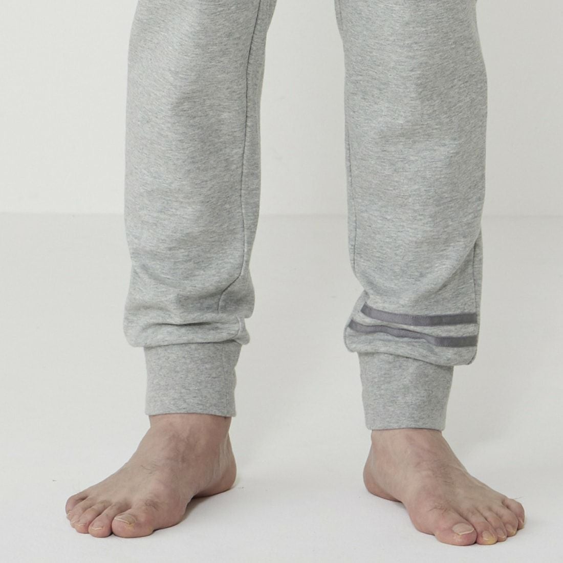 エポカ ウォモ 前閉ロングリブテーパードパンツ