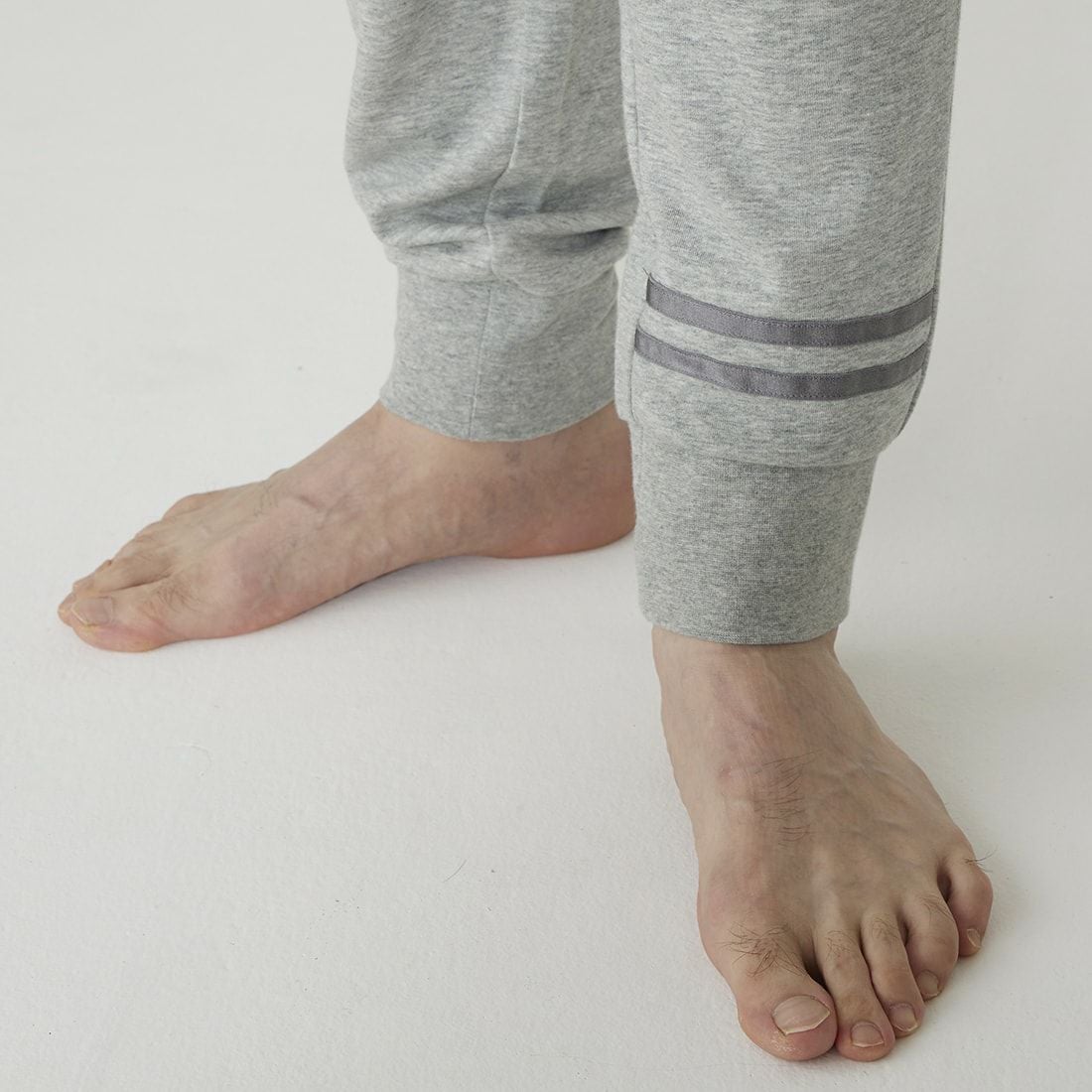 エポカ ウォモ 前閉ロングリブテーパードパンツ