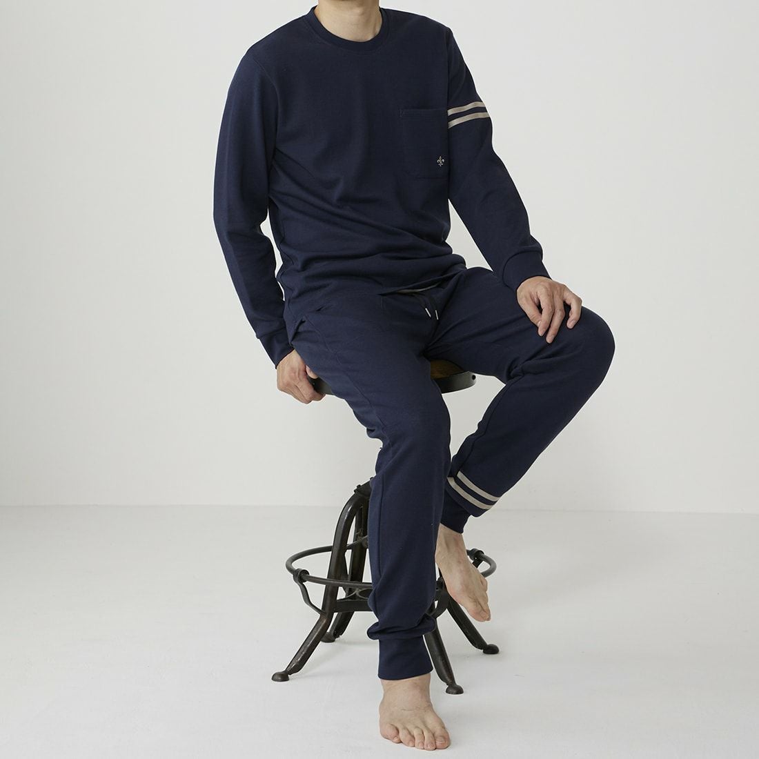 エポカ ウォモ 前閉ロングリブテーパードパンツ