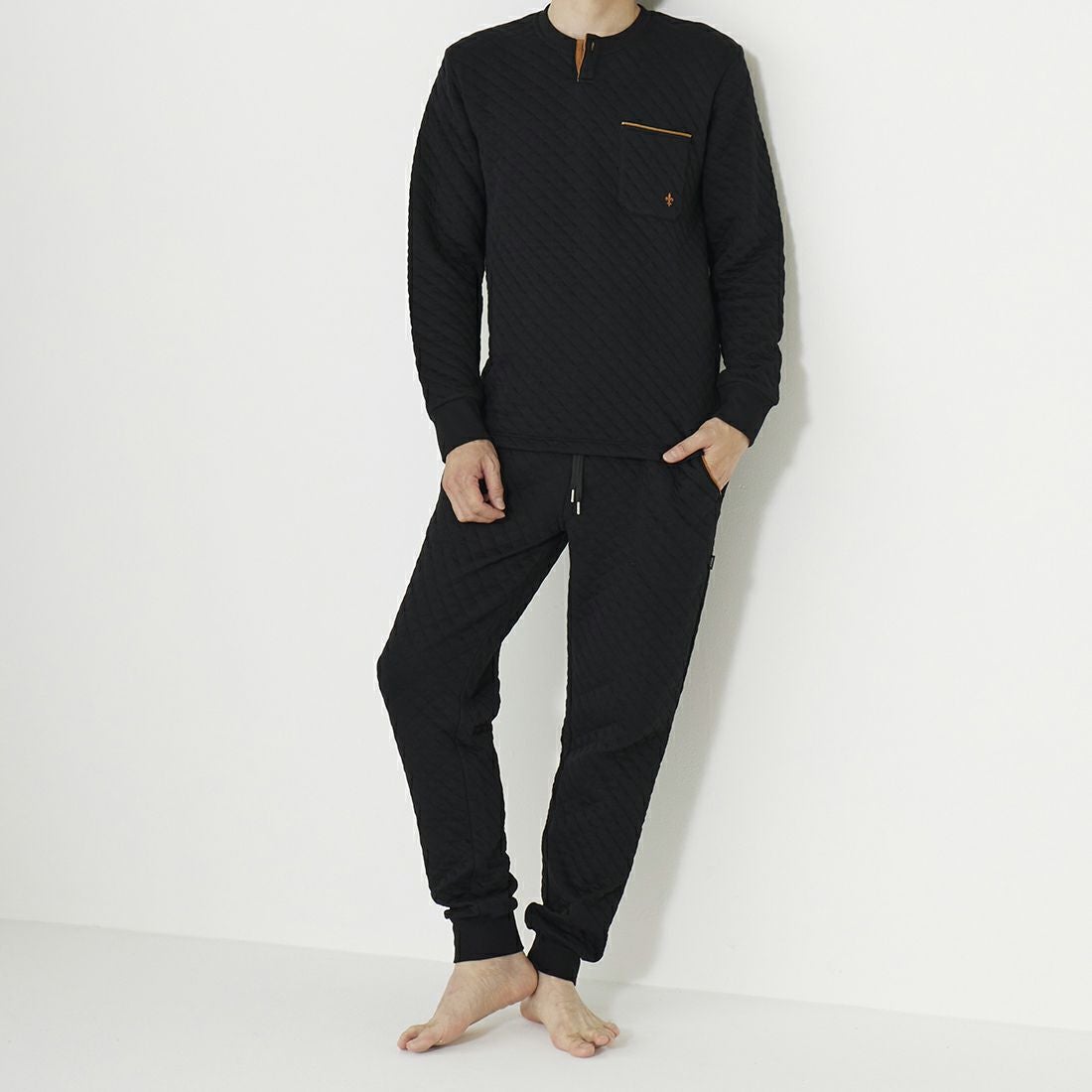 エポカ ウォモ 前閉ロングリブテーパードパンツ